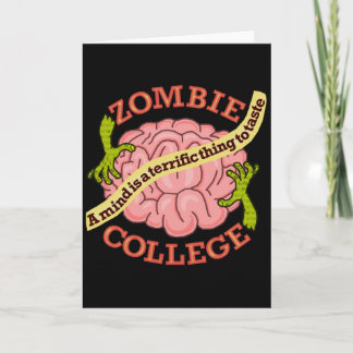 Cartão De Festividades Logotipo engraçado da faculdade Zombie