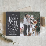 Cartão De Festividades Love Peace and Joy Chalkboard Photo<br><div class="desc">Amor,  paz e alegria. Envie desejos de férias para sua família e amigos com este cartão de feriado personalizável. Apresenta letras de mão rústicas e um fundo de quadro falsa. Este Cartões de foto de Natal de quadro secundário está disponível em outros estilos de placa.</div>