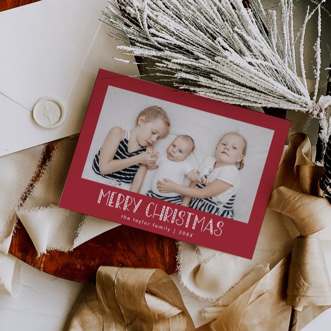 Cartão De Festividades LUCY Dark Red Family Foto Festiva Feliz Natal (LUCY Dark Red Family Photo Festive Merry Christmas Holiday Card)