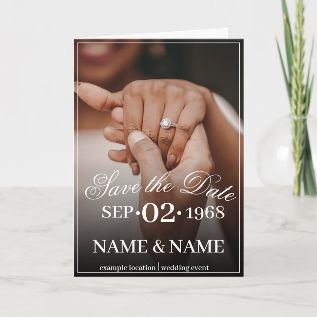 Cartão De Festividades Mãos de um casal de casamento com um anel (Frente)