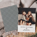 Cartão De Festividades Máquina de Digitalização Moderna | Foto de Férias<br><div class="desc">Este cartão de feriado simples e na moda diz "natal alegre" em texto de máquina de escrever,  com um galho botânico tradicional e sua foto pessoal favorita. O fundo é decorado com um padrão de gingham preto.</div>