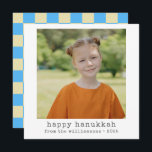 Cartão De Festividades Máquina de Imagem Retro Blue Checkerboard Hanukkah<br><div class="desc">Happy Hanukkah | Cartão de Feriado de Texto para Máquina de Máquina de Máquina de Escrever Minimalista com Padrão de Quadro de Verificação em Azul na Parte Traseira</div>