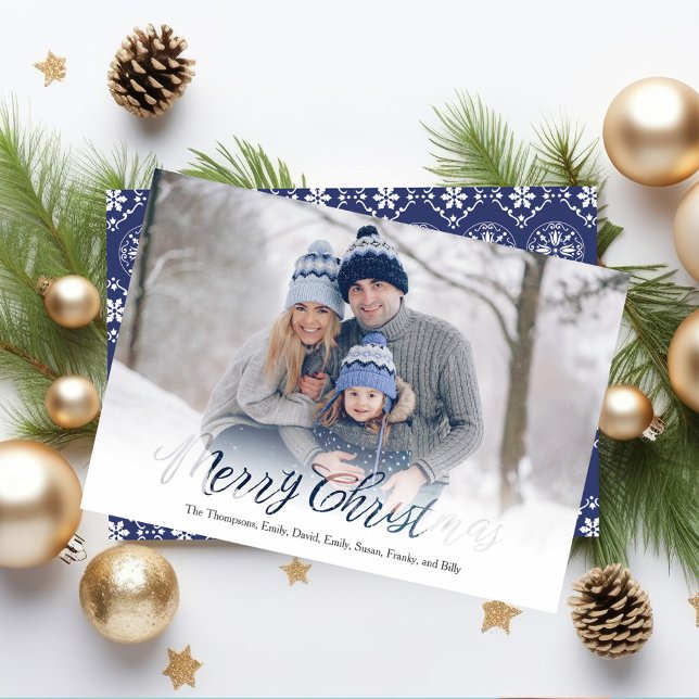 Cartão De Festividades Marinho Azul Floco de Neve 1 de Natal Feliz (Merry Christmas Photo overlay calligraphy script card. with a blue and white snowflake pattern. )