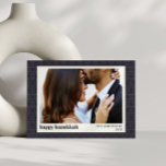 Cartão De Festividades Marinho de padrão do Hanukkah moderno azul duas fo<br><div class="desc">Deseje aos amigos e à família um Hanukkah feliz com este cartão elegante com um simples padrão de linha de estrelas judaicas em azul escuro e cinzas,  personalizado com duas fotos,  saudação e nome.</div>
