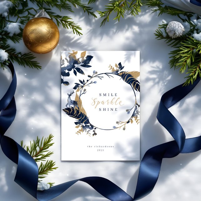 Cartão De Festividades Marinho e Douradas Joias Penas e Folhagem (Navy & Gold Jewels Feathers & Foliage Wreath Holiday Card)