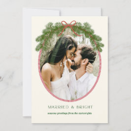Cartão De Festividades Married & Bright Newlywed Pine Wreath Photo Card