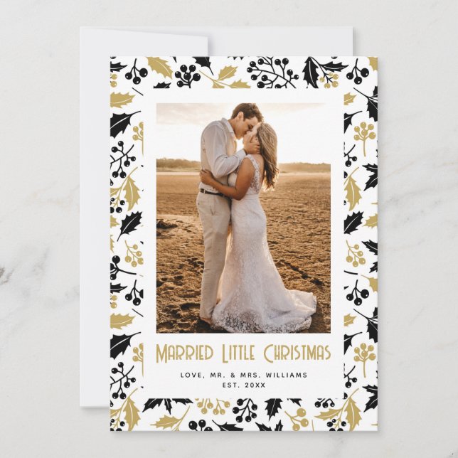 Cartão De Festividades Married Little Christmas Holly Newlywed Photo (Frente)