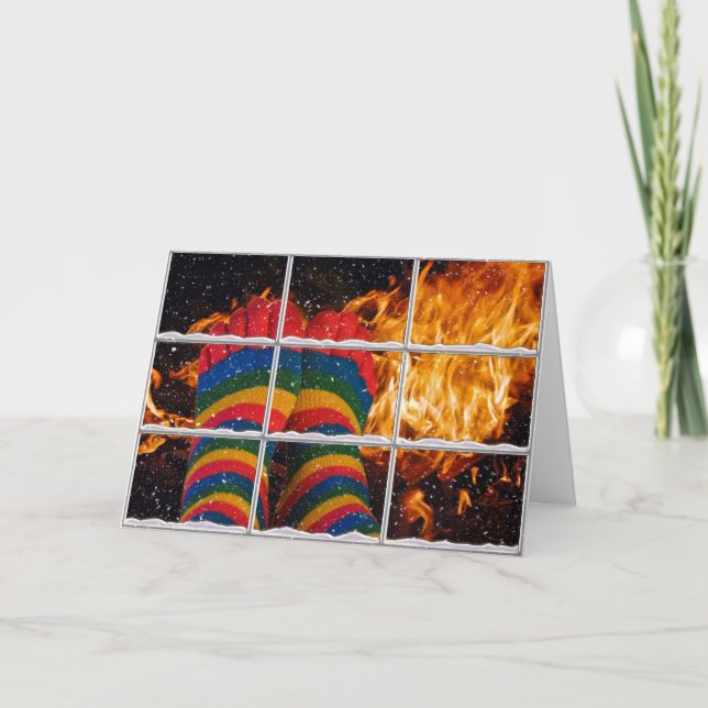 Cartão De Festividades meias com striping a pé por lareira (Frente)