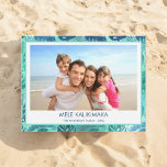 CARTÃO DE FESTIVIDADES MELE KALIKIMAKA HAWAIIAN TROPICAL BEACH FOTO<br><div class="desc">Faux Foil MELE KALIKIMAKA,  incandescente azul e turquesa verde - Cartão de Natal Feliz Natal da Família Palm Tropical Hawaiian. A foto e o nome da família podem ser substituídos nesta simples praia ou férias costeiras Cartão com fotos da família de Natal.</div>