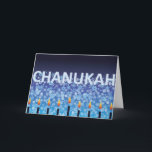 Cartão De Festividades Menorah e Neve<br><div class="desc">Desejo a alguém um feliz Chanukah com este lindo cartão de saudação Chanukah. Este cartão retrata uma imagem calma e pacífica do menorá com flocos de neve suaves caindo ao fundo. Qualquer um adoraria abrir um envelope com este dentro de cartão de saudação Chanukah. E quem não gosta de receber...</div>