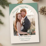 Cartão De Festividades Merrier Juntos Arranjaram Foto Simples Moderno<br><div class="desc">Cartão de Natal de foto de casamento para o seu primeiro Natal casado. Design simples, verde e neutro, com foto personalizada mostrada em forma de arco. Este novo design de cartão com fotos de feriado está escrito com "merrier" e você pode adicionar seu texto personalizado abaixo da sua foto. Por...</div>