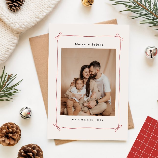 Cartão De Festividades Merry & Bright Bow Ribbon Family Christmas Photo (Criador carregado)