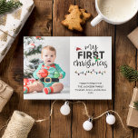 Cartão De Festividades Minha primeira foto de bebês de Natal<br><div class="desc">Celebre o Primeiro Natal do seu bebê com este adorável cartão de saudação! Personalize-o com uma imagem precioso do seu recém-nascido,  fazer este cartão como um bem-estar apreciado. Compartilhe a alegria deste marco especial com amigos e familiares e torne esta temporada de festas inesquecível com um toque personalizado.</div>