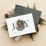 Cartão De Festividades Mínimo Elegante Joy Winter Garland Foto Wreath<br><div class="desc">Aproveite a alegria da época de férias com a nossa foto de granja de inverno no cartão de Natal. Nossa carta personalizada apresenta nossa design de coroa de inverno desenhada à mão com sua foto colocada no meio da coroa em forma de arco. Personalize com a assinatura da família e...</div>