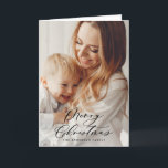 Cartão De Festividades Mínimo moderno de 1 foto de Natal elegante Ho<br><div class="desc">Último ano de folhagem para lembrar do cartão de Natal de roteiro. A mão pintada de eucalipto,  folhagem mínima e coroa rattan moderna dão a este cartão de feriado uma sensação luxuosa. Em verdes clássicos,  castanhos e cinzentos.</div>