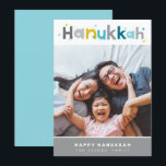 Cartão De Festividades MODERN TYPOGRAPHY retrato fotográfico colorido e d<br><div class="desc">por kat massard >> www.simplysweetPAPERIE.com <<< Uma design super simples de cartão de fotos para celebrar a temporada com familiares e amigos. Máxima área para mostrar sua linda família! DICA 1. Para redimensionar/reposicionar a foto, pressione o botão "personalizar". 2. Você também pode alterar as fontes, mover e adicionar mais texto!...</div>