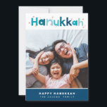 Cartão De Festividades MODERN TYPOGRAPHY retrato fotográfico colorido e d<br><div class="desc">por kat massard >> www.simplysweetPAPERIE.com <<< Uma design super simples de cartão de fotos para celebrar a temporada com familiares e amigos. Máxima área para mostrar sua linda família! DICA 1. Para redimensionar/reposicionar a foto, pressione o botão "personalizar". 2. Você também pode alterar as fontes, mover e adicionar mais texto!...</div>