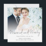 Cartão De Festividades Moderna camada de fotos casada e feliz Natal<br><div class="desc">O moderno Espetáculo de Fotos Casou-se e Feliz Natal. Disponível digitalmente ou impresso. O título principal está em um script na moda set. Personalize facilmente com suas saudações e nomes no fundo e substitua a foto pela sua foto favorita de casamento. Um gradiente está sobreposto.</div>