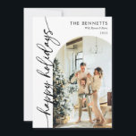 Cartão De Festividades Moderno Ano Minimalista Em Revisão Foto De Arch<br><div class="desc">Comemore a temporada com um cartão de feriado "Modern Happy Holidays Year In Review". Este na moda apresenta um layout limpo e contemporâneo que destaca suas fotos de família favoritas ao lado de um resumo sincero dos momentos memoráveis do seu ano. A tipografia moderna e a estética elegante criam um...</div>