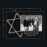 Cartão De Festividades Moderno Hanukkah Silver Estrela Desejada de David<br><div class="desc">Bar de prata/Bat Mitzvah e Estrela moderna de Hanukkah,  minimamente clássico,  contra um fundo sólido,  criam um design elegante e sofisticado. Para obter outros produtos de coordenação ou correspondência,  visite justFharryn em Zazzle.com ou entre em contato com o designer,  c/o Fharryn@yahoo.com Todos os direitos reservados. #zazzlemade #christmasdecor</div>
