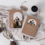 Cartão De Festividades Moderno Mínimo Arch 2 Foto Feliz Natal<br><div class="desc">Envie cartões de natal e mensagens para a família e amigos com esses cartões minimalistas com o moderno discurso. Visualize o link de coleção nesta página para ver todos os itens correspondentes nesta bela design.</div>