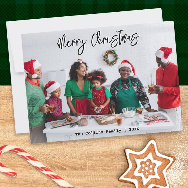 Cartão De Festividades Na moda Modern Script Foto Feliz Natal (A stylish Christmas card template for you to add your own photo, name(s) and the year number)