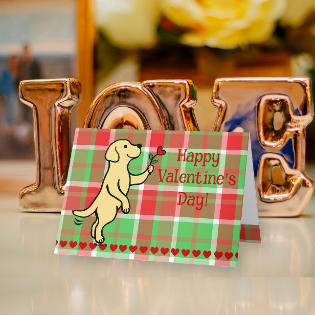 Cartão De Festividades Namorados de Flor Amarelo Labrador Minúsculo (Yellow Labrador Tiny Heart Flower Valentine's Day Cards for Labrador Owners.  Sweet cartoon design.)