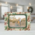 Cartão De Festividades Natais vintages Collage Foto Frame<br><div class="desc">Sua foto foi legada com o texto de ouro Feliz Natal com um fundo de imagens de natais vintages e tipografia. Seu nome de família no fundo. Crédito Fotográfico: Fotografia © Storytree Studios,  Stanford,  CA</div>