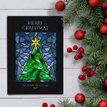 Cartão De Festividades Natais vintages De Vidro Estampado<br><div class="desc">Estes bonitos cartões de saudação de Natal planos de 5" x 7" apresentam um design de vidro colorido de água feito com uma mão, apresentando uma árvore de Natal com uma estrela dourada com ornamentos vermelhos com fundo em tons de azul. A saudação editável é "Feliz Natal". O verso tem...</div>