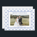 Cartão De Festividades Natais vintages Tradicionais de Arco Azul-Cria<br><div class="desc">Cartão de Férias de Natais vintages Tradicionais com Azul de Água. Este belo Cartões de foto de Natal apresenta arcos azul-aquarela e quadro azul para uma foto. É perfeito se você está procurando por Cartões de foto de Natal clássicos, sulistas, do milênio. Mensagem-me para quaisquer ajustes ou itens de correspondência...</div>