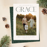 Cartão De Festividades Natal do Arch Cristão Religioso Moderno<br><div class="desc">Celebre a época de férias com este Cartão de Férias de Natal de Arch Cristão Religioso Moderno, projetado para transmitir graça e calor. Apresentando uma foto serena da família sob um design macio e arquivado com a palavra "GRACE" no topo, esta carta incorpora valores cristãos e gratidão. O cobrir verde...</div>