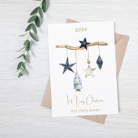 Cartão De Festividades Natal do Gnomo Nórdico Azul<br><div class="desc">Fundo branco,  madeira castanha e decoração de Natal azul e branco. Estrelas azuis e brancas,  e uma mulher gnomo azul. Feliz Natal escrito com um roteiro de estilo manchado. Voltar: adicione a mensagem e o logotipo da empresa.</div>