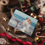 Cartão De Festividades Natal Náutico da Praia do Mar Joyful<br><div class="desc">Mares alegres aquecem o Natal com âncora náutica e holly. Modelo de foto licenciado via Pixabay sob CC0 e deve ser substituído por sua própria foto</div>