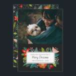 Cartão De Festividades Negrito Retro Citrino & Floral | Foto Férias<br><div class="desc">Este cartão de férias fotográfico elegante apresenta uma saudação enquadrada floral na frente e um padrão colorido no verso, incluindo fatias de laranja, flores, galhos de pinheiro, flocos de neve, bagas, folhas e raminhos! Todas as obras de arte criadas exclusivamente pela Orabella Prints - você não encontrará esse design em...</div>