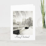 Cartão De Festividades Neve do Central Park - Natal<br><div class="desc">Comemore a época natalícia com estes cartões customizáveis que caracterizam uma foto bonita das belas artes do Central Park no inverno com uma vista da ponte do arco coberta na neve: uma vista verdadeiramente maravilhosa do inverno na Nova Iorque. O texto na parte externa lê: "Feliz Natal". O texto no...</div>