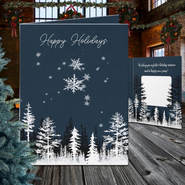 Cartão De Festividades Noite Feliz das Férias da Floresta Branca de inver (Winter White Forest Night Happy Holidays Modern Wraparound Graphics Winter Holiday Christmas Card)