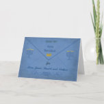Cartão De Festividades Nome customizável do envelope do dinheiro de<br><div class="desc">Este cartão azul elegante com olhar textured assemelha-se a um envelope, projetado para a apresentação de Hanukkah "gelt" (dinheiro), e para fazê-lo completamente pessoal, você pode substituir os nomes dos receptores para o que é mostrado. Dois menorahs pequenos e as palavras em letras hebréias para de "o gelt Hanukkah" contribuem...</div>