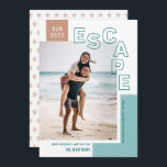 Cartão De Festividades Nossa fuga de Viagem | Beach Modern Photo Christma<br><div class="desc">Você finalmente conseguiu viagem? Compartilhe sua aventura com este cartão de na moda! Ele apresenta uma camada de texto moderna, lendo, "ESCAPE", juntamente com modelos de texto para personalização! Um esquema de cores de aqua lacrimogêneo, chá de enfumaçado leve e coral de terracota leve dá a esses Cartões de foto...</div>