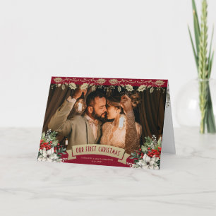 Cartão De Festividades Nossa Primeira Foto de Natal Vermelha de Recém-Cas