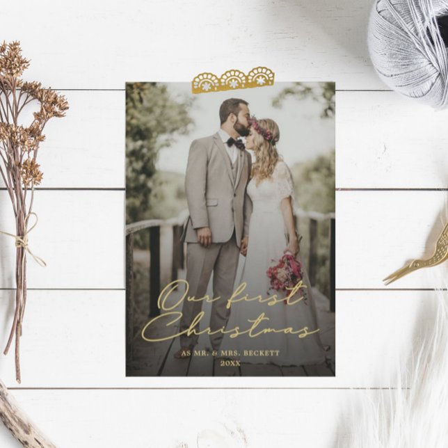 Cartão De Festividades Nosso Primeiro Natal Como Sr. & Sra. Feriado de Fo (Criador carregado)