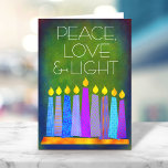 Cartão De Festividades O Chanucá Verde Vela a Paz e o Amor a Lama<br><div class="desc">"Paz, amor e luz." Uma ilustração lúdica, moderna e artística das velas de padrão de feto em uma menorah ajuda você a lançar no feriado de Chanucá. Velas azuis cortadas com padrões de folha de alumínio coloridas cobrem um fundo verde rico e profundo. Sinta o calor e a alegria da...</div>