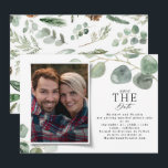 Cartão De Festividades O moderno eucalipto fotoelegante salva a data<br><div class="desc">O moderno eucalipto fotoelegante salva a data e o cartão de script na moda. A mão pintada de eucalipto,  a folhagem mínima e a coroa rattan moderna rústica dão a este na moda um toque luxuoso. Em verdes clássicos,  castanhos e cinzentos.</div>