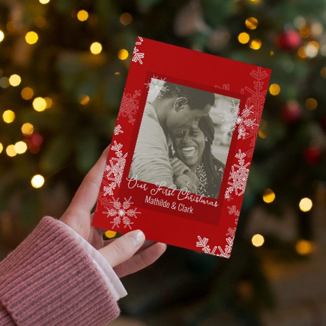 Cartão De Festividades O nosso primeiro Natal com neves vermelha minimali (Criador carregado)
