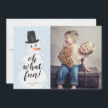 Cartão De Festividades Oh Que Foto Divertida De Feriado De Neve<br><div class="desc">Espalhe alegria este ano com um cartão com fotos de férias único e caprichoso que diz "oh que divertido" numa letra com estilo caligráfico e um boneco de neve pintado à mão com um fundo de neve. Vem com um padrão correspondente no verso. Você pode adicionar uma foto ou texto...</div>