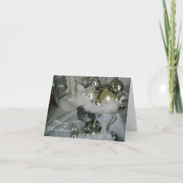 Cartão De Festividades Ornamentos Prateados e Brancos num Pedestal Pratea