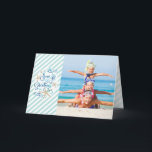 Cartão De Festividades Os cumprimentos da estação tropical, 4 fotos<br><div class="desc">Um divertimento, um jogo tropical da "nos cumprimentos estação" com as palavras "mares E nos cumprimentos" na tipografia moderna, elegante do roteiro do rolo nas cores subaquáticas tranquilos acentuadas com estrela do mar contra um fundo listrado diagonal diagonal do aqua/cerceta. Este cartão com fotos aquático dos cartões de natal da...</div>
