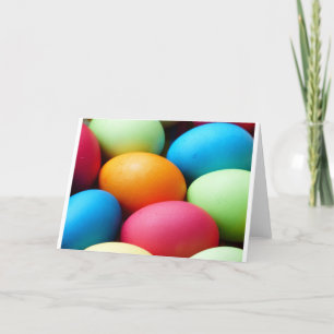 Cartão De Festividades Ovos de Páscoa coloridos, tintos, coloridos