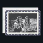 Cartão De Festividades Padrão de Mod do Meio século Azul Retroativo Hanuk<br><div class="desc">Padrão de linhas de modelo de retrô moderno e simples em azul e branco para Hanukkah,  personalizado com seu nome e foto.</div>