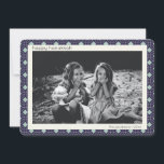 Cartão De Festividades Padrão de Mod do Meio século Azul Retroativo Hanuk<br><div class="desc">Padrão de linhas de modelo de retrô moderno e simples em azul e branco para Hanukkah,  personalizado com seu nome e foto.</div>