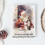 Cartão De Festividades Papai noel Vinho Frio<br><div class="desc">Este design pode ser personalizado na área fornecida pela alteração da foto e/ou do texto. Ou pode ser personalizado clicando em Personalizar este Modelo e, em seguida, escolhendo o clique para personalizar mais a opção e excluir ou alterar a cor do plano de fundo, adicionar texto, alterar a cor ou...</div>